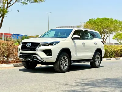 2021 Toyota FORTUNER — фото 3