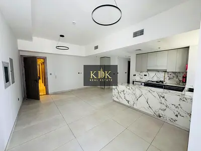 2BHK مودرن | برج أمل | إطلالات على شرفة مزدوجة