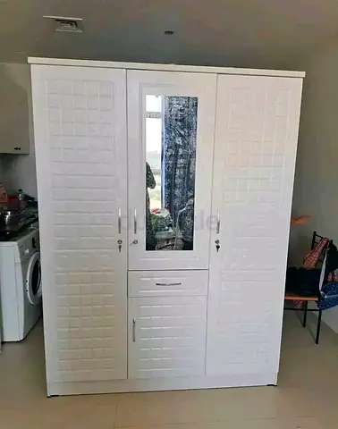 With mirror 3door wardrobe brand new available
