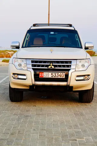 Mitsubishi Pajero 2019 GLS Medium Line | GCC Specs | Low Mileage full Orginal paint ‼️1 year registr