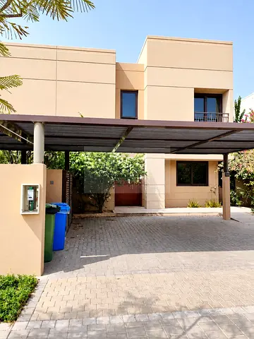 🏡✨ للإيجار السنوي | فيلا 3 غرف + غرفة خادمة | الزاهية – الشارقة ✨ 🔥 مجتمع عائلي متكامل | حدائق ومساحات خضراء | مناطق ألعاب للأطفال | مواقف 📍 الموقع