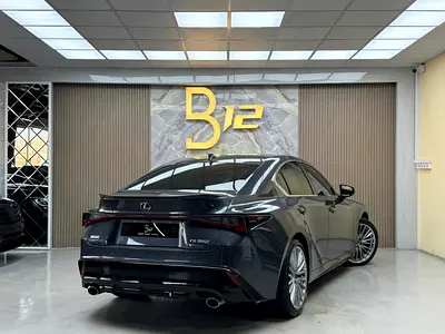 صورة 4 لـ 2025 Lexus IS-SERIES