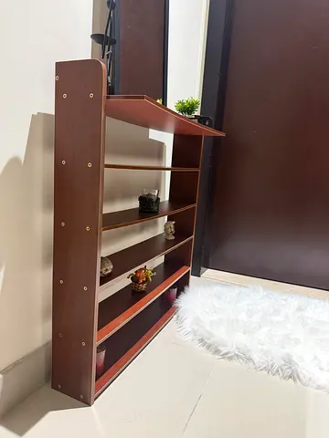 Wooden display shelf in good condition
