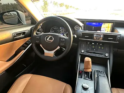صورة 13 لـ 2019 Lexus IS-SERIES