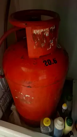 Emirates Gas Cylinder 20.6kg for sell with regulator