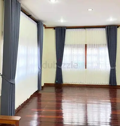 CURTAIN BLINDS