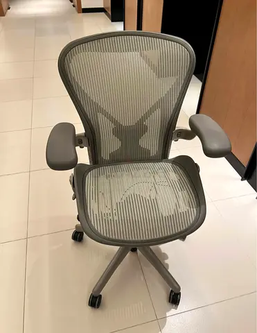 I'm selling Herman Miller Areon classic chair size B size and C available