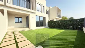 Middle Unit | Single Row | Landscaped Garden | Family-Friendly Community