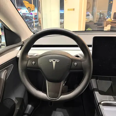 2024 Tesla Model Y Standard — zdjęcie 10