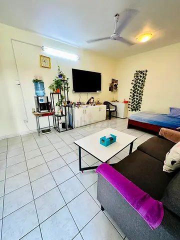 FURNISHED ROOM WITH ATTACHED WASHROOM AVAILABLE – KARAMA