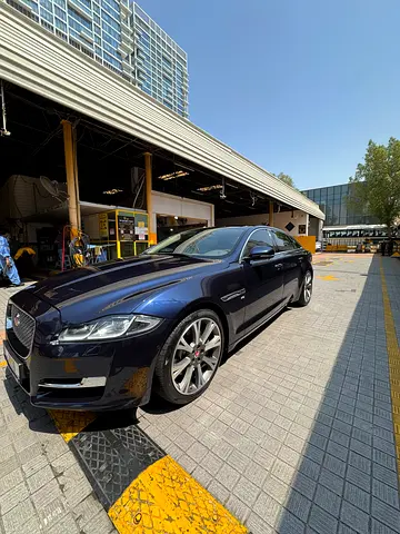 صورة 3 لـ 2017 Jaguar XJ