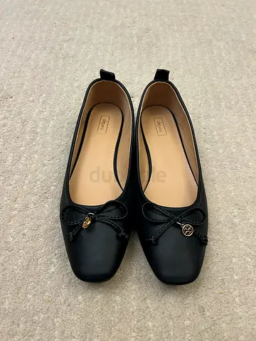Women ballet flats.