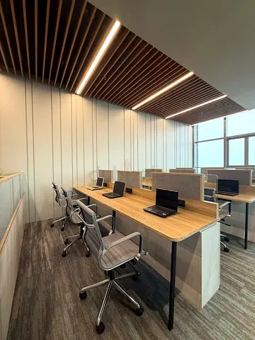Custom made office workstation | New modern workstations for office Dubai