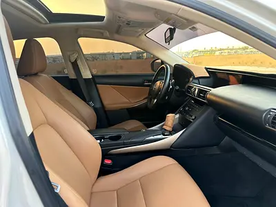 صورة 7 لـ 2019 Lexus IS-SERIES