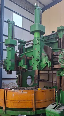 Vertical lathe machine
