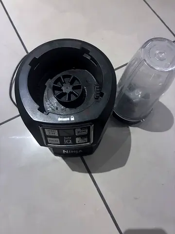 Ninja personal blender base with blending cup - used