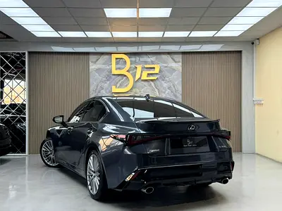 صورة 3 لـ 2025 Lexus IS-SERIES