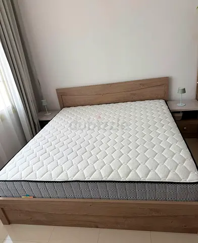 Mattress for sale like new + 2 free new pillows