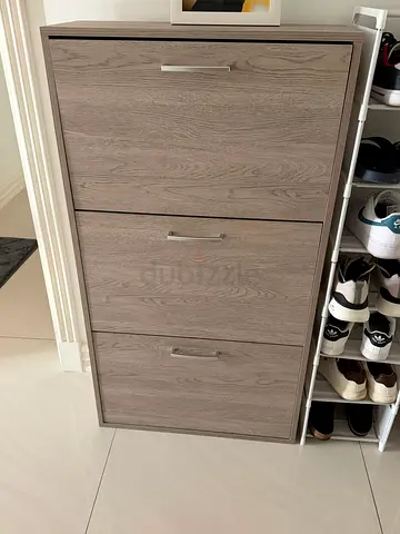 She cabinet