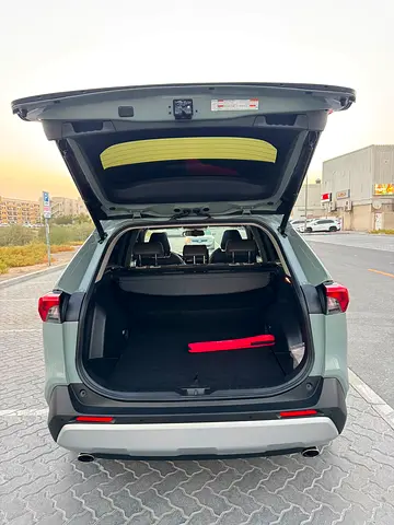 2020 Toyota RAV 4 — фото 11