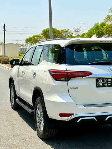 2021 Toyota FORTUNER — фото 8