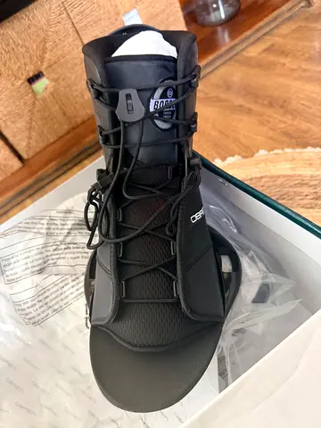 Wakeboarding shoes