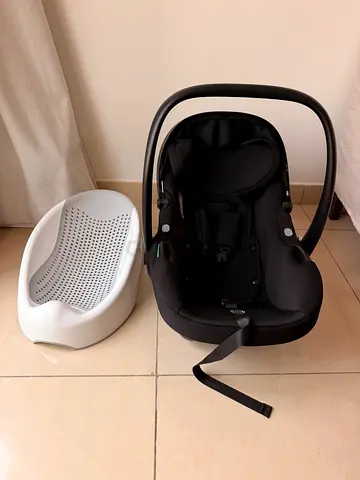 Infant car seat with free bathing seat