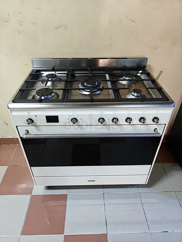 Smeg 5-burner Freestanding top Gas Range with Oven electric - Good Condition