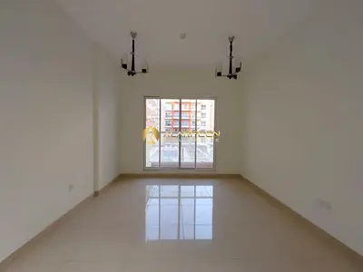شقة فسيحة بغرفة نوم واحدة | Royal JVC | إطلالة على الشرفة