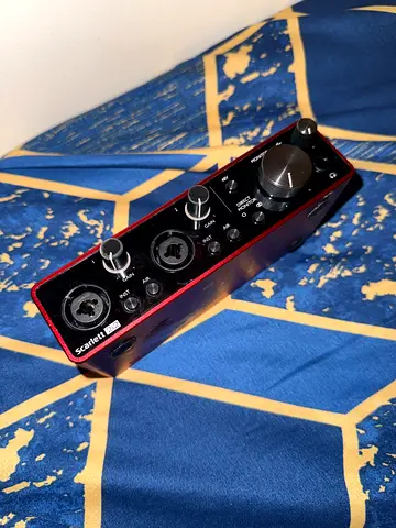 Focusrite 2i2 3rd Gen (including a case)