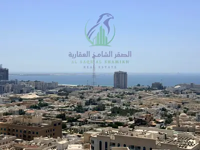 شقه ثلاث غرف وصاله المجاز ثلاث مع تكيف علي المالك باركينج مجاني غرفة غسيل غرفة خادمه خزائن بالحائط اطلالة بحريه باتجاه الخليج