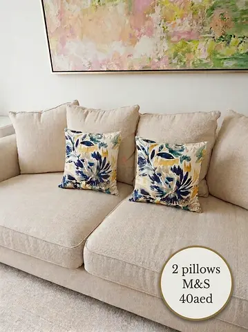 2 florar decorative cushions