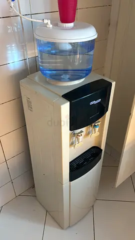 Free water dispenser with filter