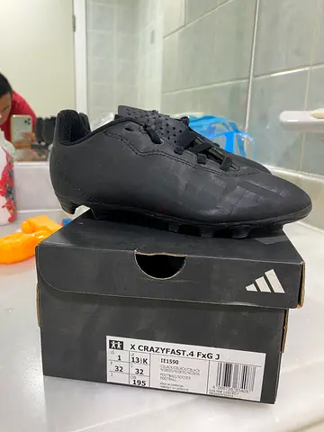 Kids football shoes adidas size EU 32 UK13,5