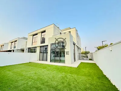 Luxury Townhouse | Well Maintained | Big Layout