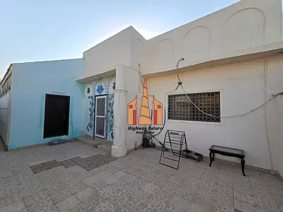 Semi furnished like new 3 bedroom villa hall Majlis sewa Owner name siplit ac just 65k