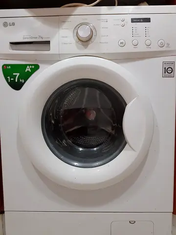 LG 7kg Front loading fully automatic washing machine