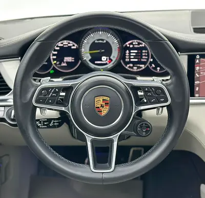 صورة 7 لـ 2018 Porsche PANAMERA