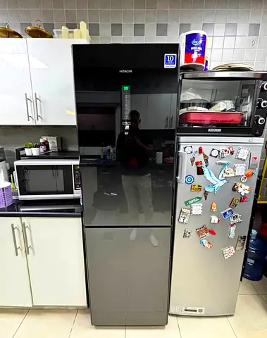 Hitachi bottom freezer refrigerator