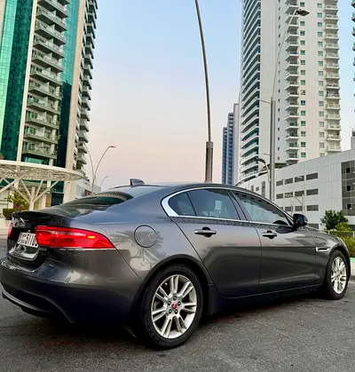 2017 Jaguar XE 照片 2