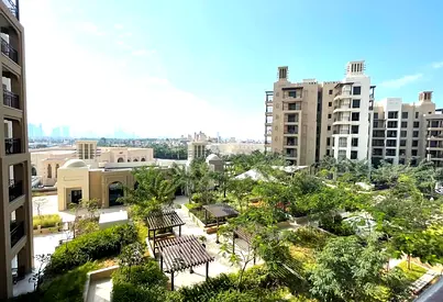 PRIME LOCATION - HUGE LAYOUT - AMAZING COMMUNITY