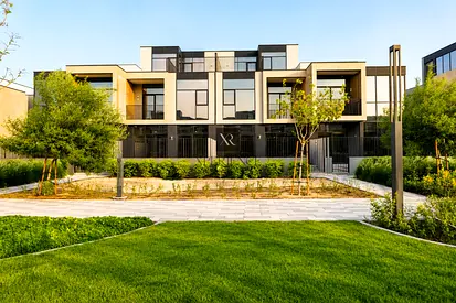 PARK AND POOL VIEW | PRIME LOCATION | SINGLE ROW
