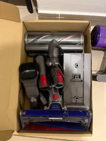 Assorted vacuum cleaner tools and attachments (used) - set of parts