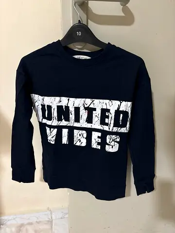 Navy long-sleeve graphic tee size 10 - United Vibes print