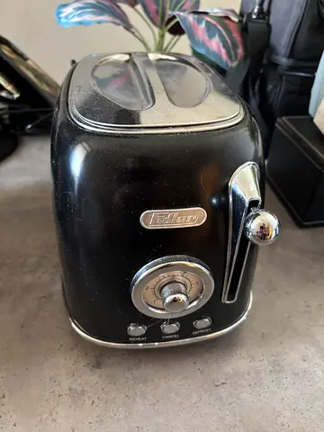 Black 2-Slice Toaster with Dial Settings