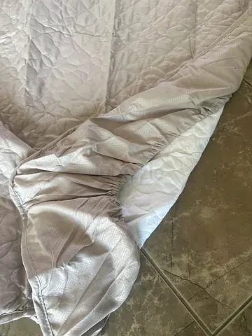 Light grey fitted bed sheet / mattress protector for single bed