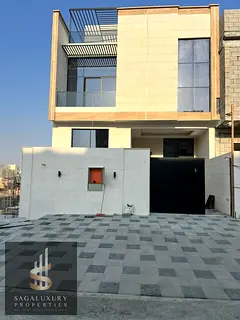 BEAUTIFUL 5 BEDROOM TOWNHOUSE