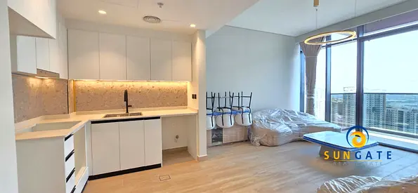 Full Marina Skyline view, Brand New, Bright living
