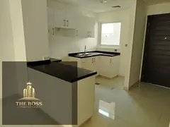 Vacant I Middle Unit I Available for Rent