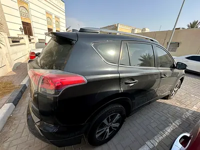 2017 Toyota RAV 4 — фото 4